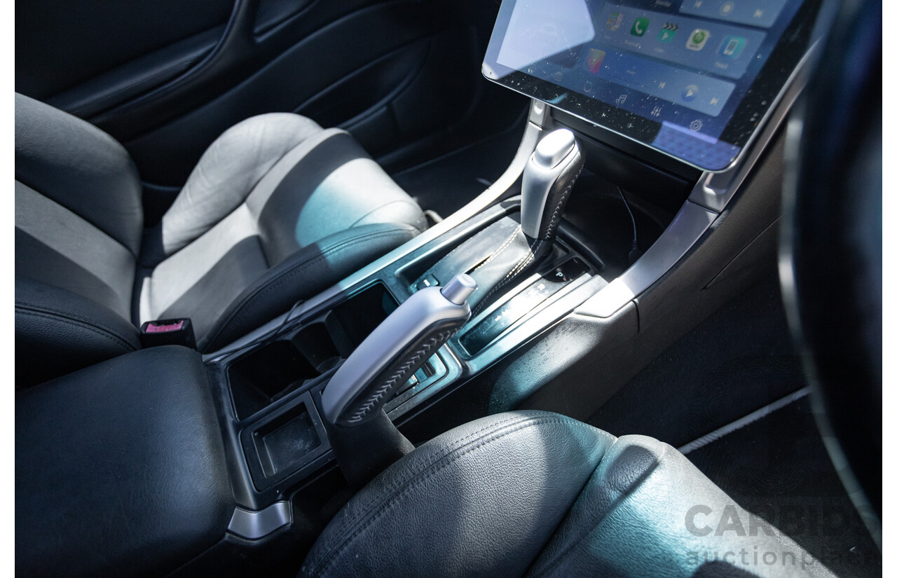 8/2005 Holden Commodore SS VZ Utility Heron White 5.7L V8