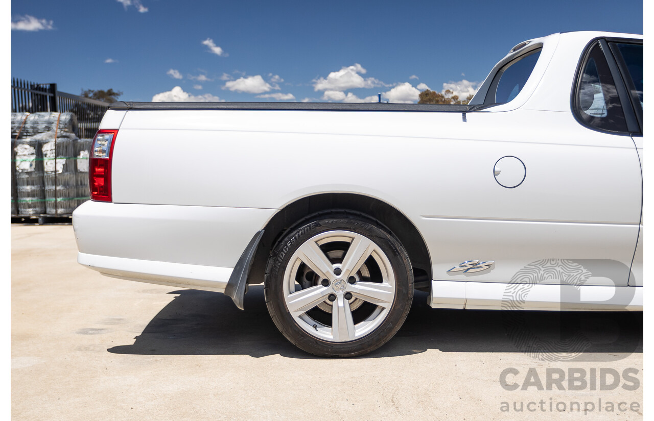 8/2005 Holden Commodore SS VZ Utility Heron White 5.7L V8