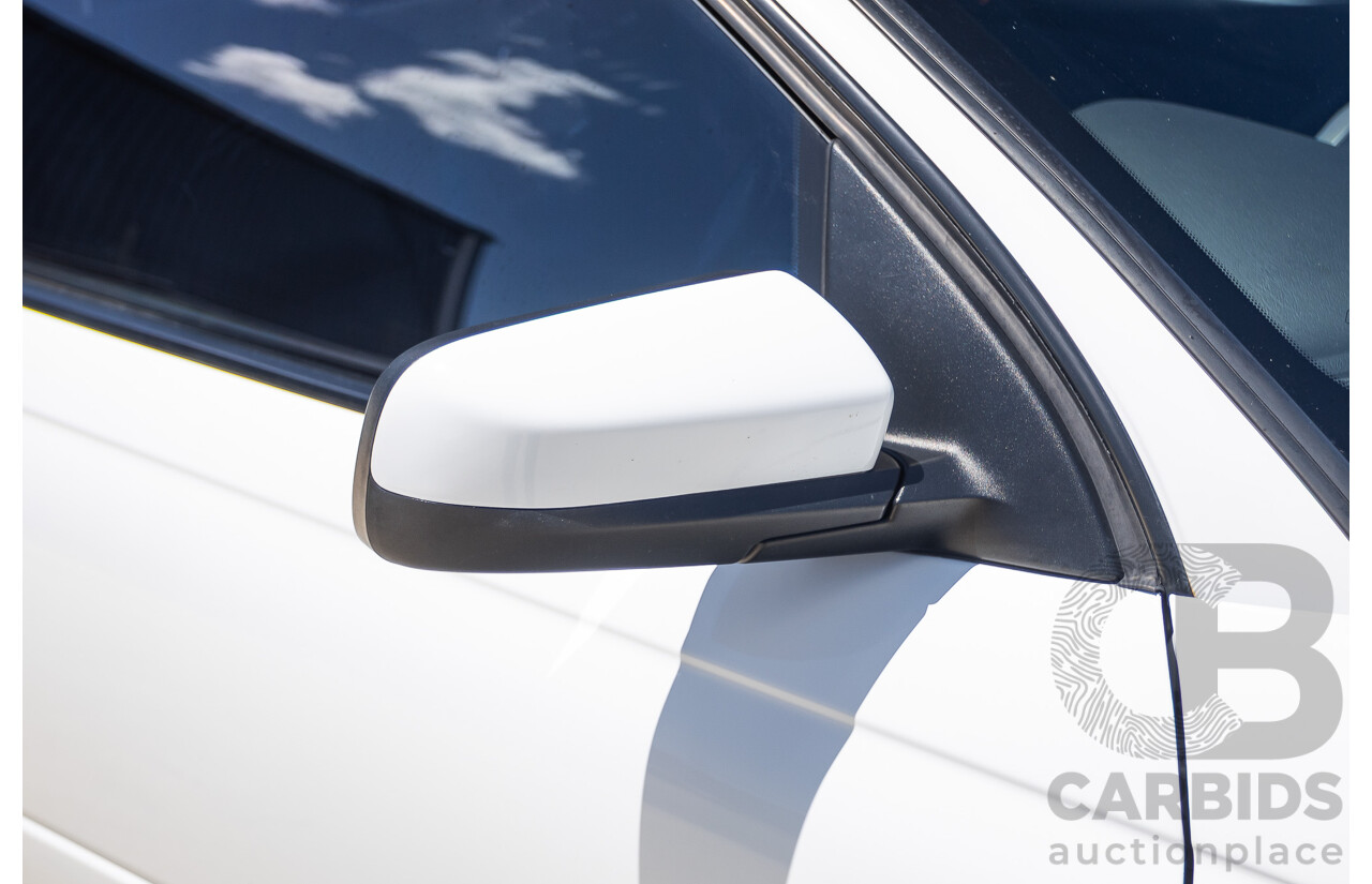 8/2005 Holden Commodore SS VZ Utility Heron White 5.7L V8