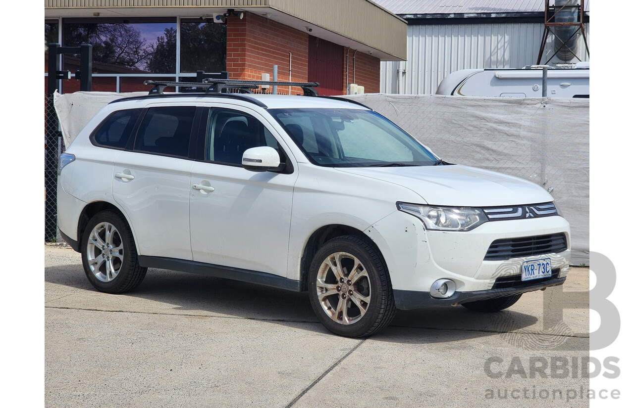 8/2013 Mitsubishi Outlander LS (4x4) ZJ 4d Wagon White 2.4L