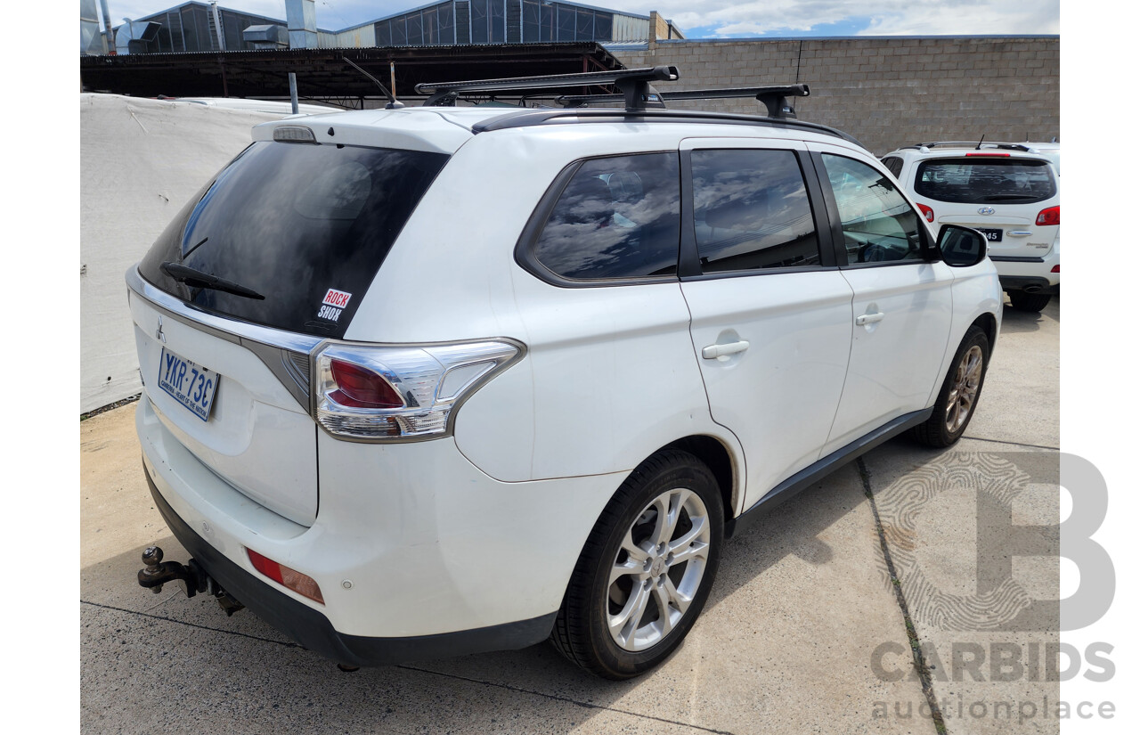 8/2013 Mitsubishi Outlander LS (4x4) ZJ 4d Wagon White 2.4L