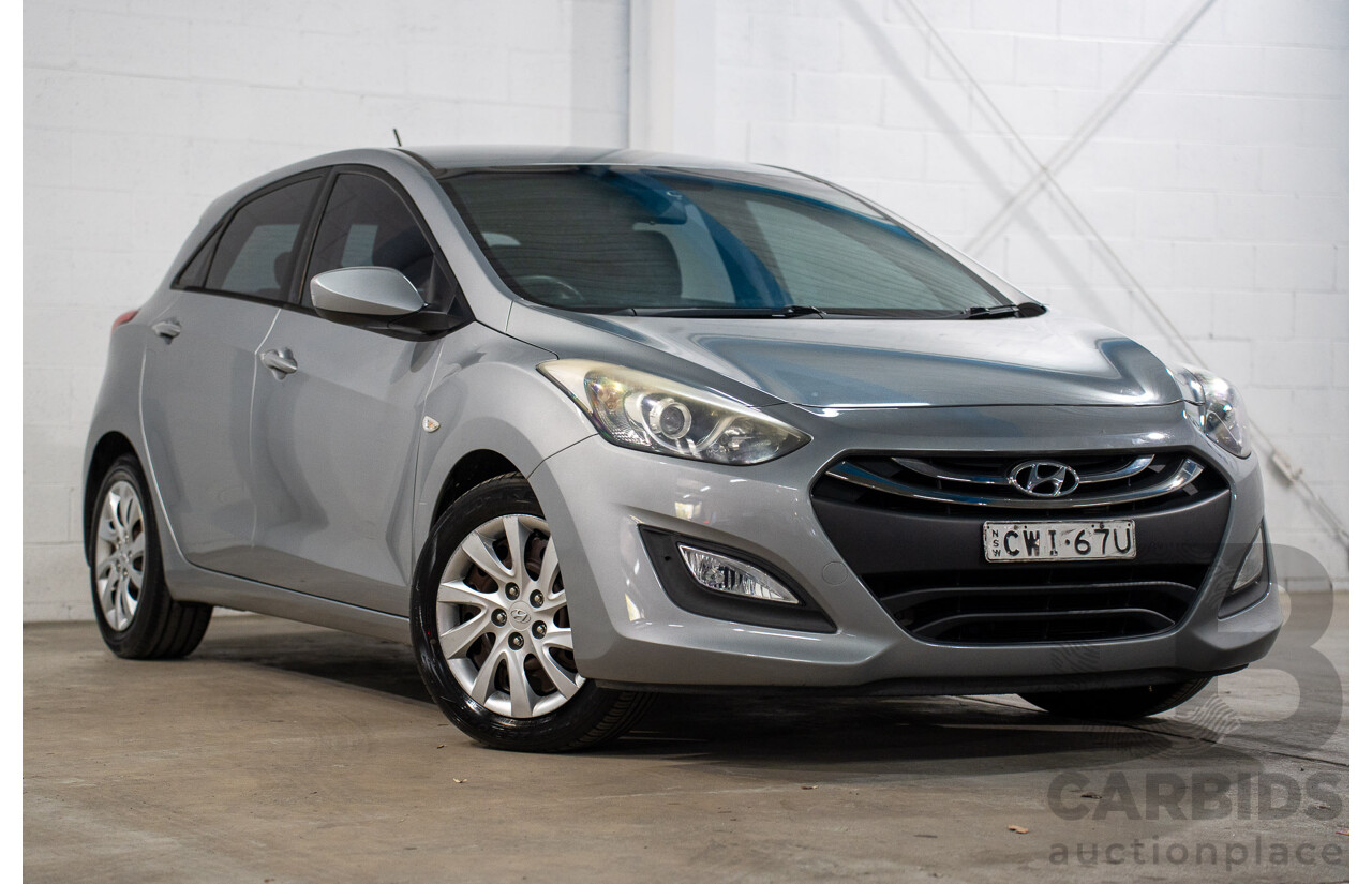 10/2014 Hyundai i30 SE GD MY14 5d Hatchback Sleek Silver 1.8L