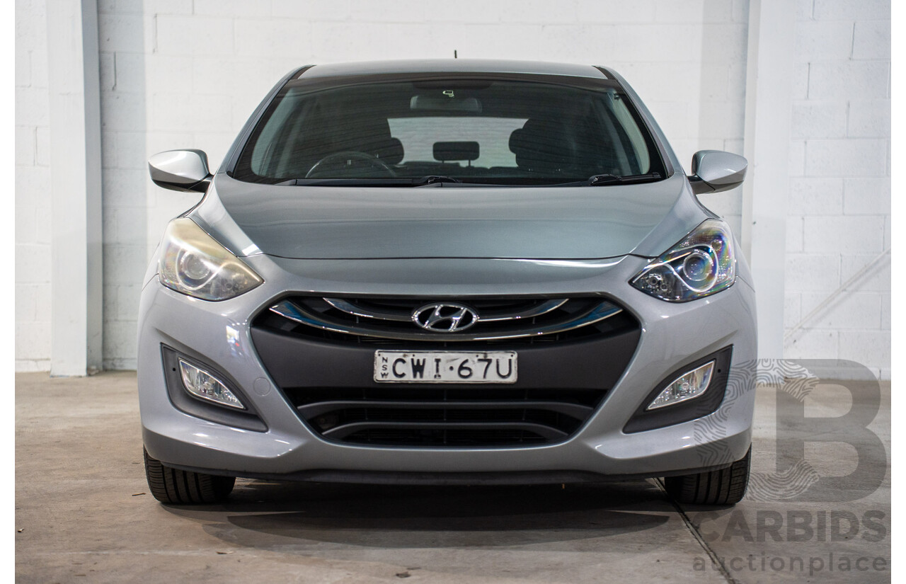 10/2014 Hyundai i30 SE GD MY14 5d Hatchback Sleek Silver 1.8L