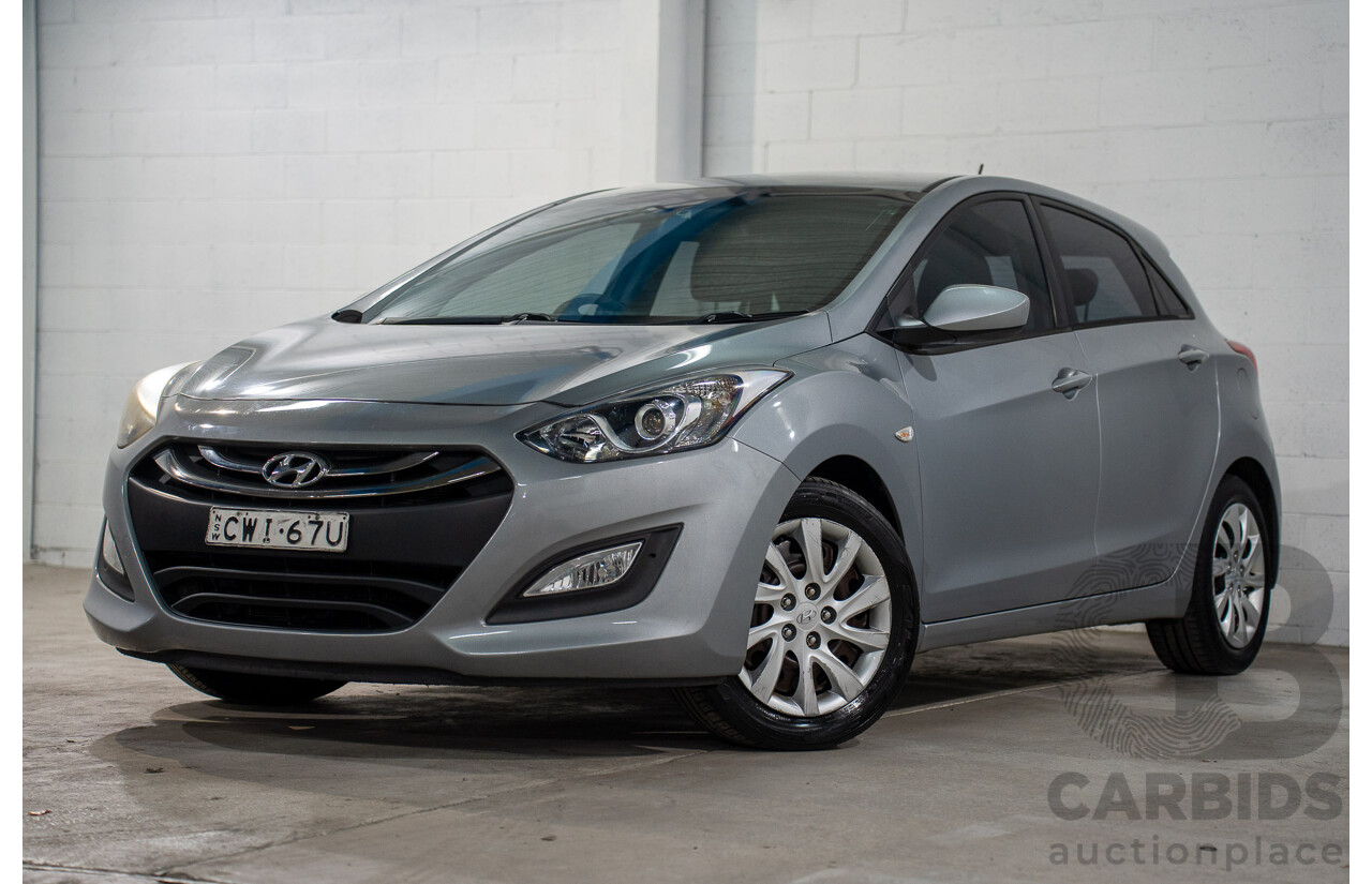 10/2014 Hyundai i30 SE GD MY14 5d Hatchback Sleek Silver 1.8L