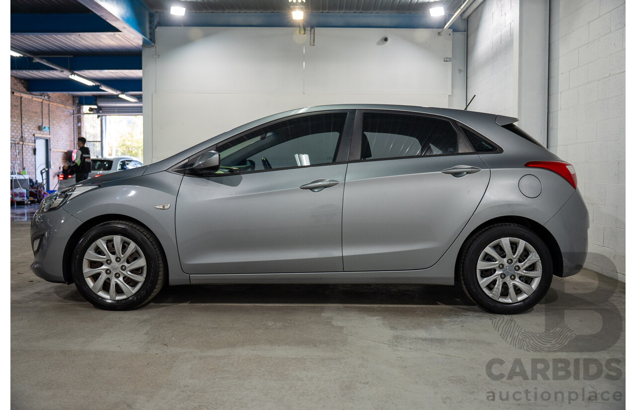 10/2014 Hyundai i30 SE GD MY14 5d Hatchback Sleek Silver 1.8L