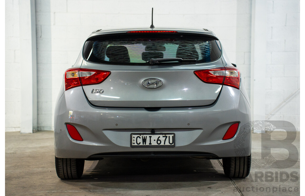 10/2014 Hyundai i30 SE GD MY14 5d Hatchback Sleek Silver 1.8L