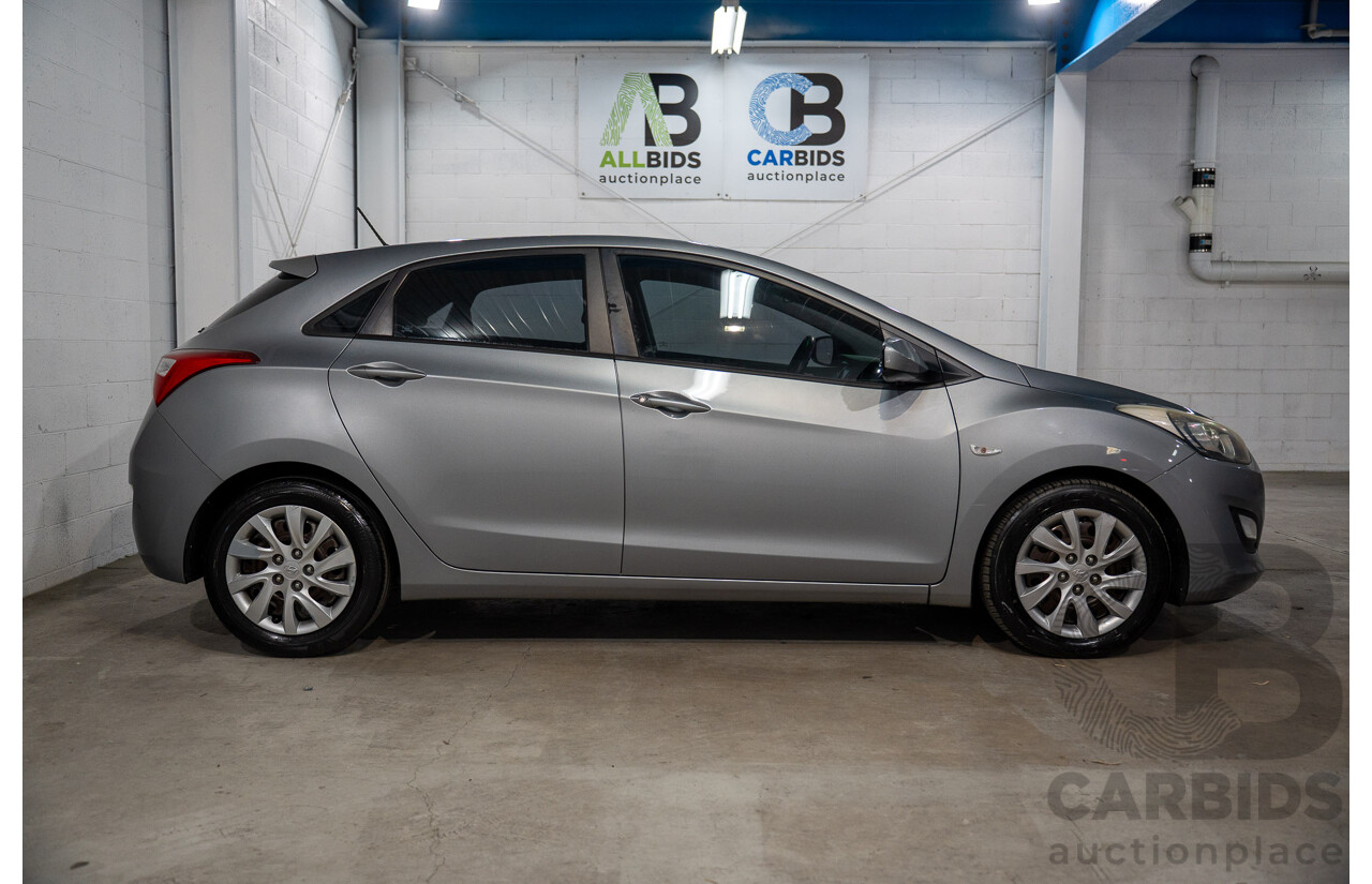 10/2014 Hyundai i30 SE GD MY14 5d Hatchback Sleek Silver 1.8L
