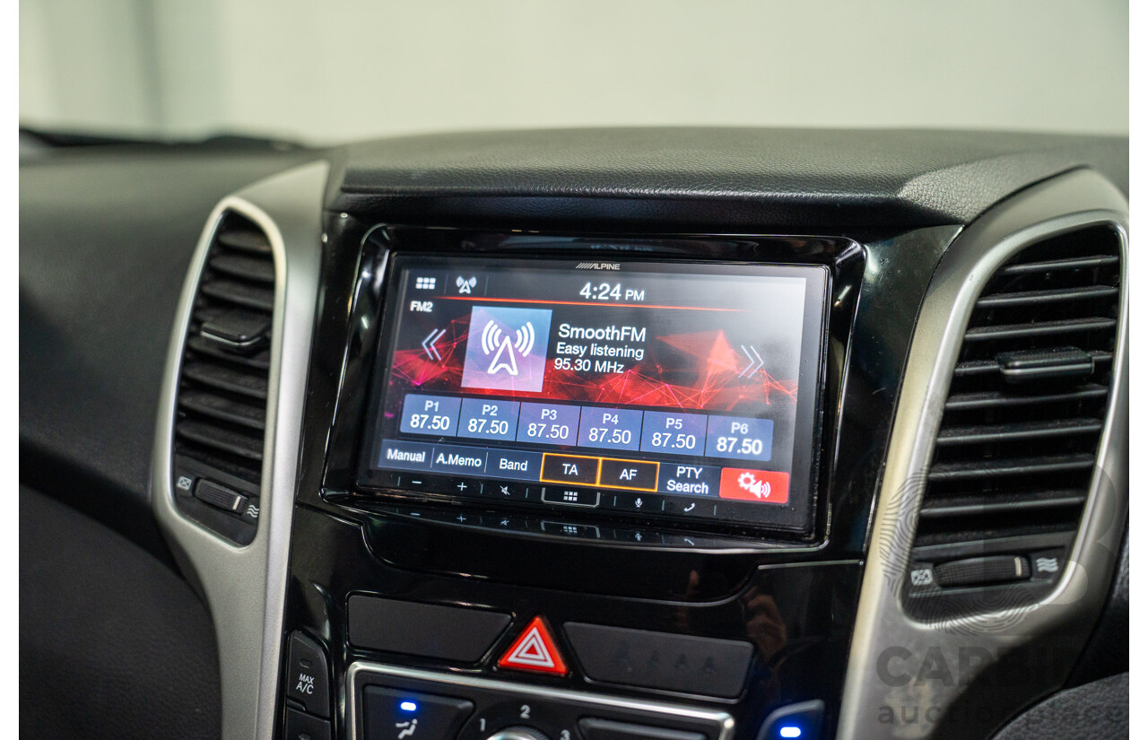 10/2014 Hyundai i30 SE GD MY14 5d Hatchback Sleek Silver 1.8L