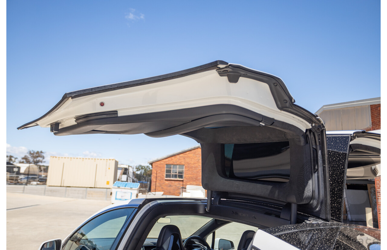 11/2016 Tesla Model X 90D (AWD) 75XB MY17 4d Wagon Pearl White Dedicated Electric EV 315kw - 7 Seater