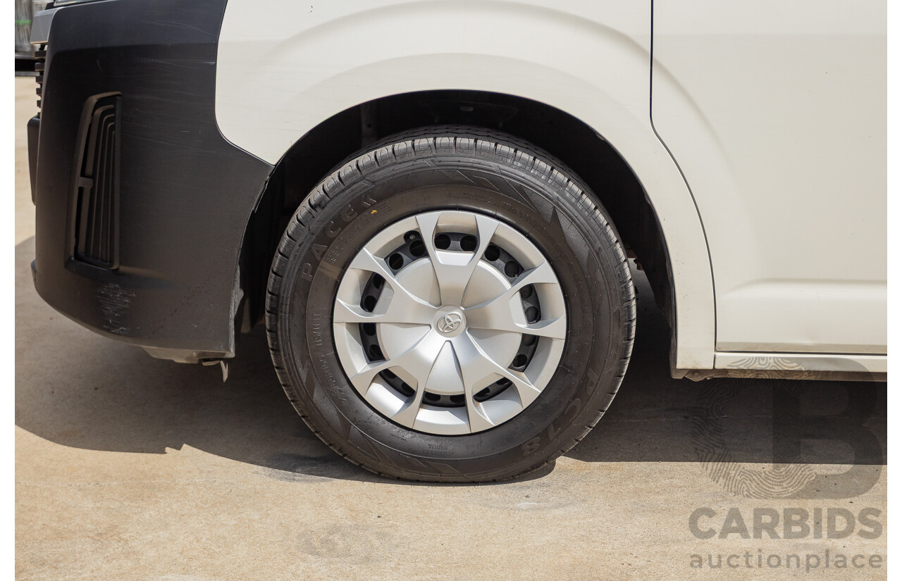 09/2019 Toyota Hiace LWB GDH322R 4d Commuter Bus French Vanilla White Turbo Diesel 2.8L