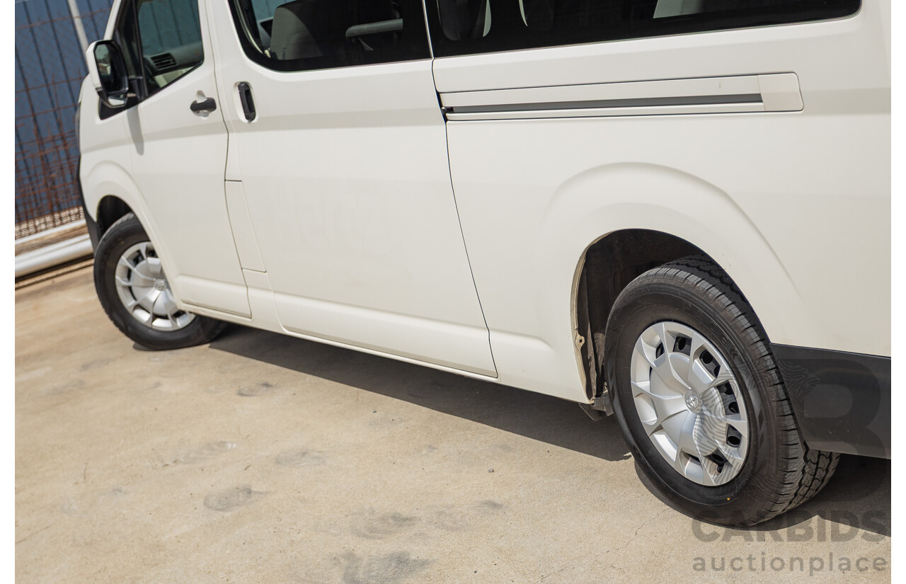 09/2019 Toyota Hiace LWB GDH322R 4d Commuter Bus French Vanilla White Turbo Diesel 2.8L
