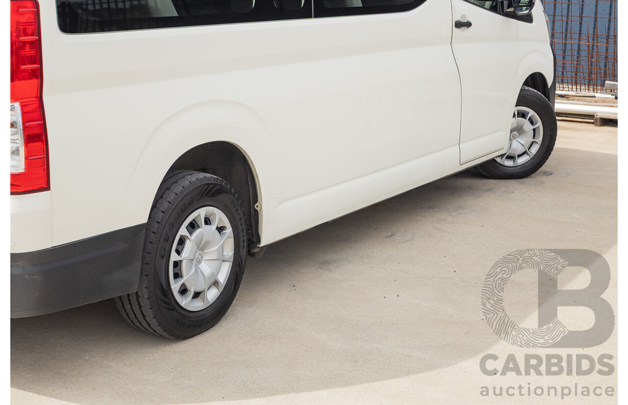 09/2019 Toyota Hiace LWB GDH322R 4d Commuter Bus French Vanilla White Turbo Diesel 2.8L