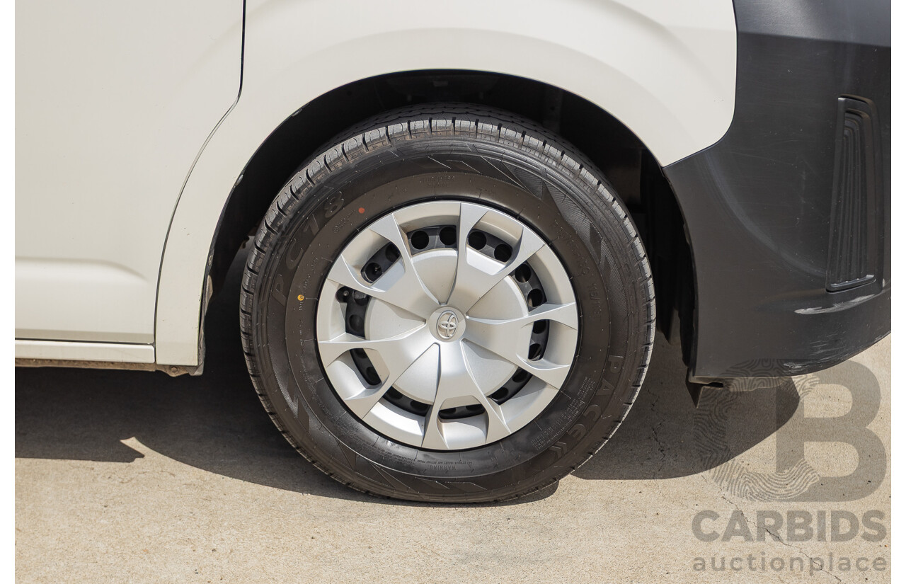 09/2019 Toyota Hiace LWB GDH322R 4d Commuter Bus French Vanilla White Turbo Diesel 2.8L