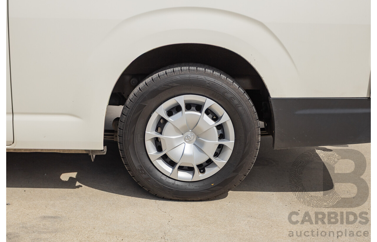 09/2019 Toyota Hiace LWB GDH322R 4d Commuter Bus French Vanilla White Turbo Diesel 2.8L