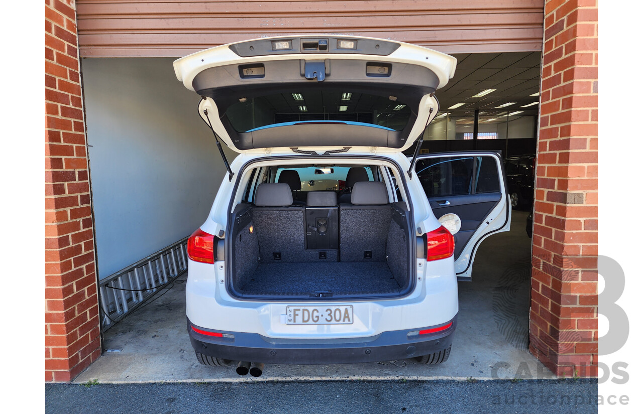 5/2013 Audi Q5 3.0 TDI Quattro 8R MY13 4d Wagon White 3.0L