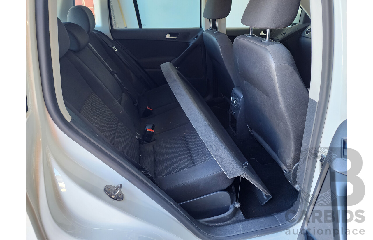 5/2013 Audi Q5 3.0 TDI Quattro 8R MY13 4d Wagon White 3.0L