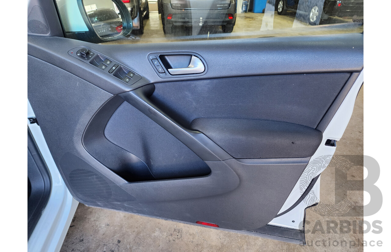 5/2013 Audi Q5 3.0 TDI Quattro 8R MY13 4d Wagon White 3.0L