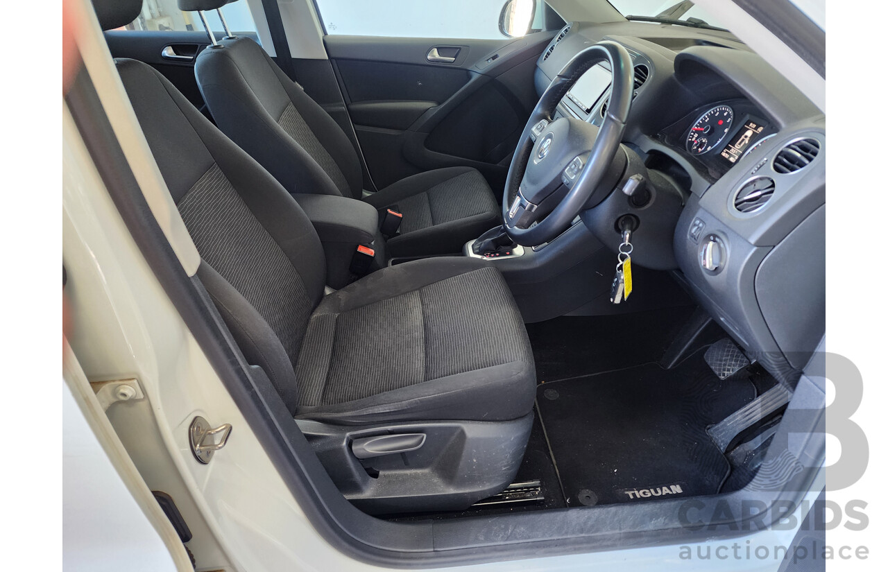 5/2013 Audi Q5 3.0 TDI Quattro 8R MY13 4d Wagon White 3.0L