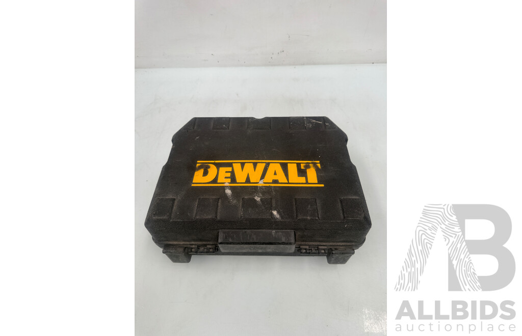 Dewalt (DCLE34031) 18V Laser Level Kit