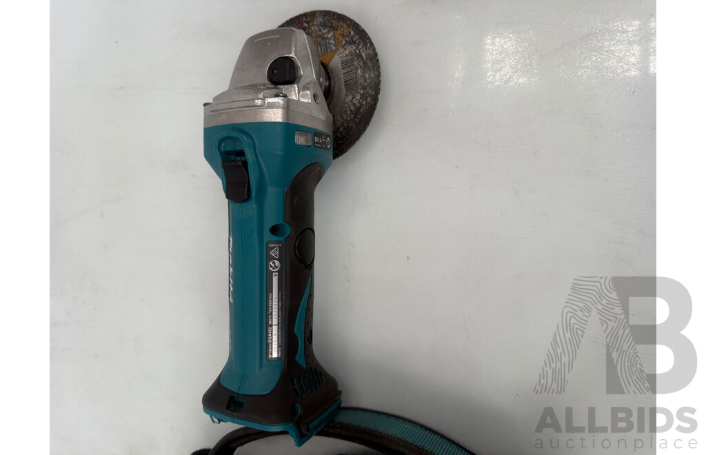 Assorted Job Lot - Makita Cordless Grinder & Toolbelt