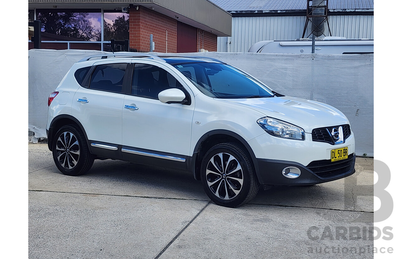 8/2013 Nissan Dualis Ti-L (4x2) J10 MY13 4d Wagon White 2.0L