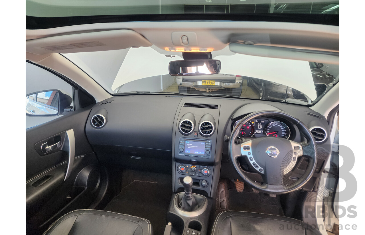 8/2013 Nissan Dualis Ti-L (4x2) J10 MY13 4d Wagon White 2.0L