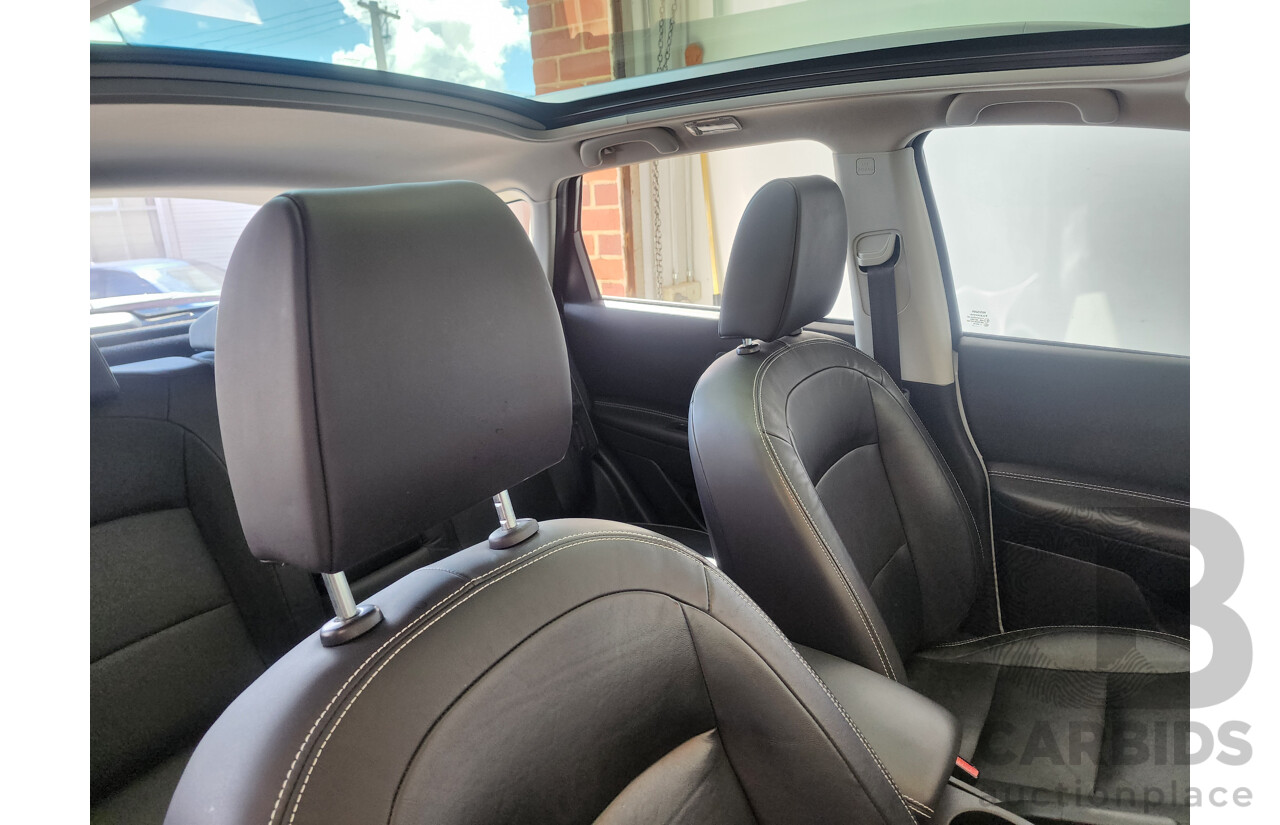 8/2013 Nissan Dualis Ti-L (4x2) J10 MY13 4d Wagon White 2.0L