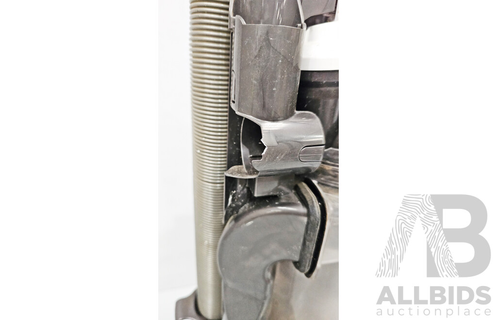 Dyson DC33 Upright Vacuum