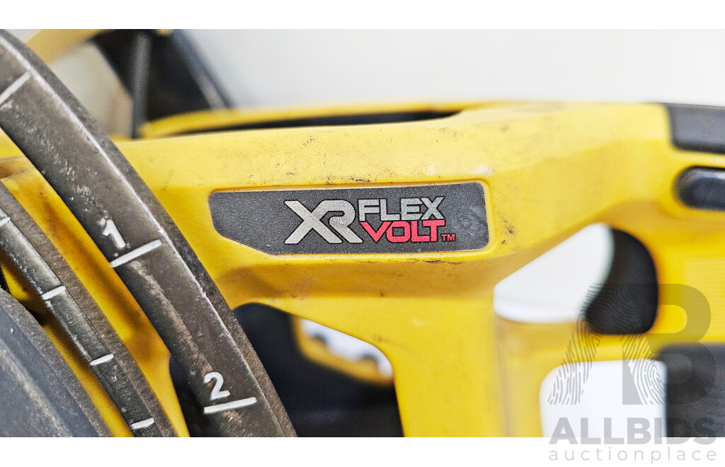 DeWalt (DCS577) Flexvolt Advantage Circular Saw