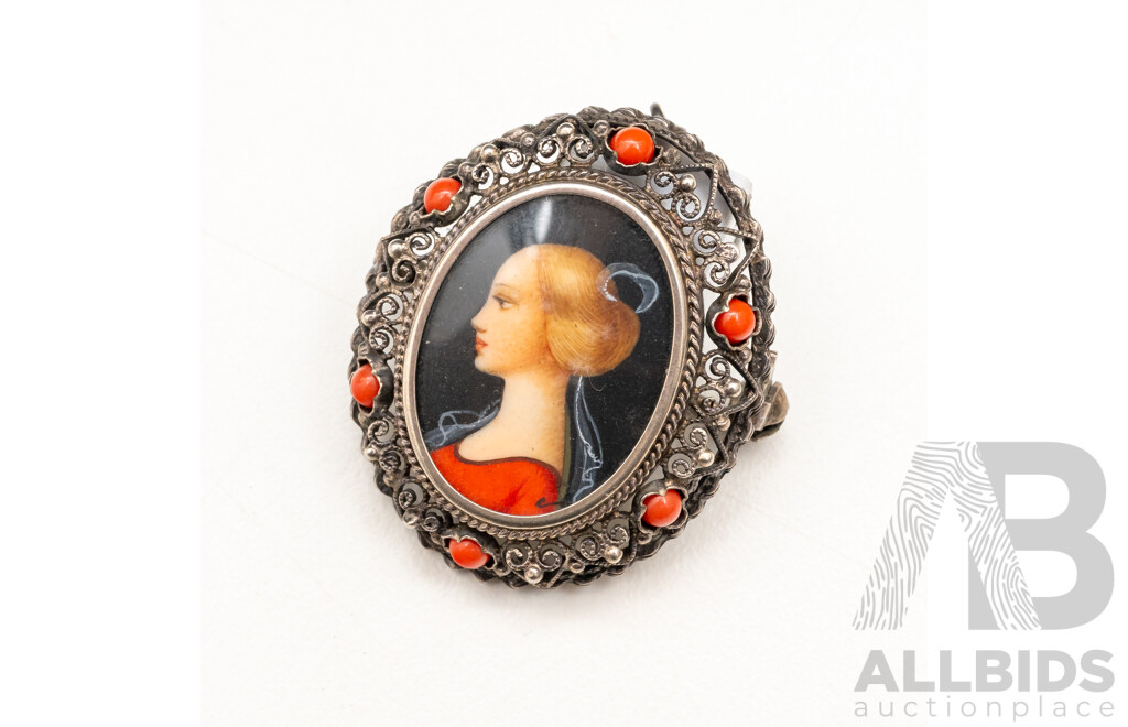 800 Silver Antique Miniature Portrait Brooch - 7.99gms