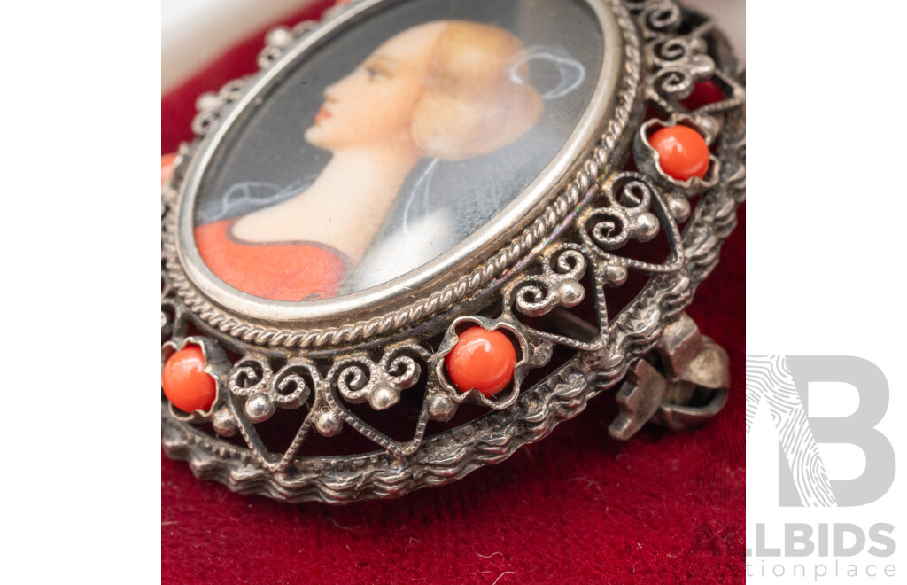 800 Silver Antique Miniature Portrait Brooch - 7.99gms