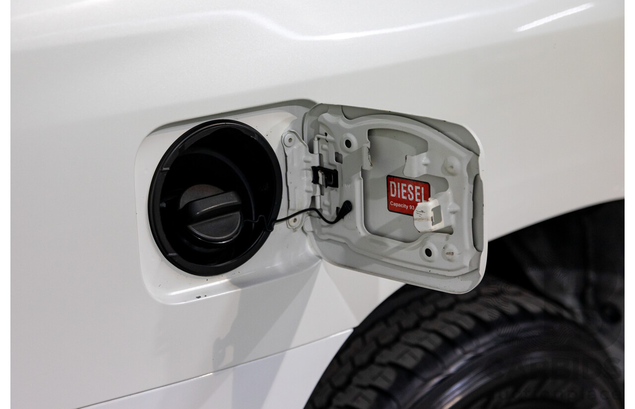 6/2009 Toyota Landcruiser Sahara (4x4) VDJ200R 09 UPGRADE 4d Wagon Crystal White Pearl Turbo Diesel V8 4.5L