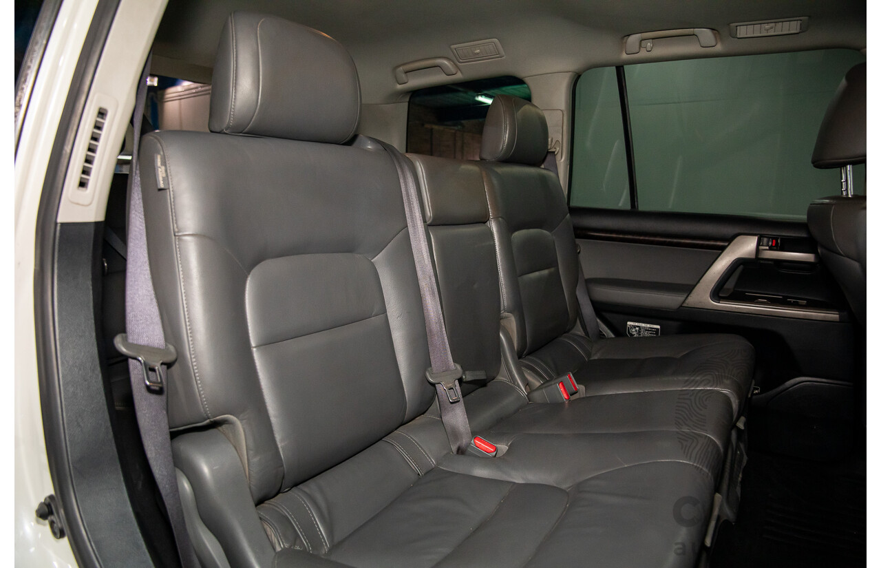 6/2009 Toyota Landcruiser Sahara (4x4) VDJ200R 09 UPGRADE 4d Wagon Crystal White Pearl Turbo Diesel V8 4.5L