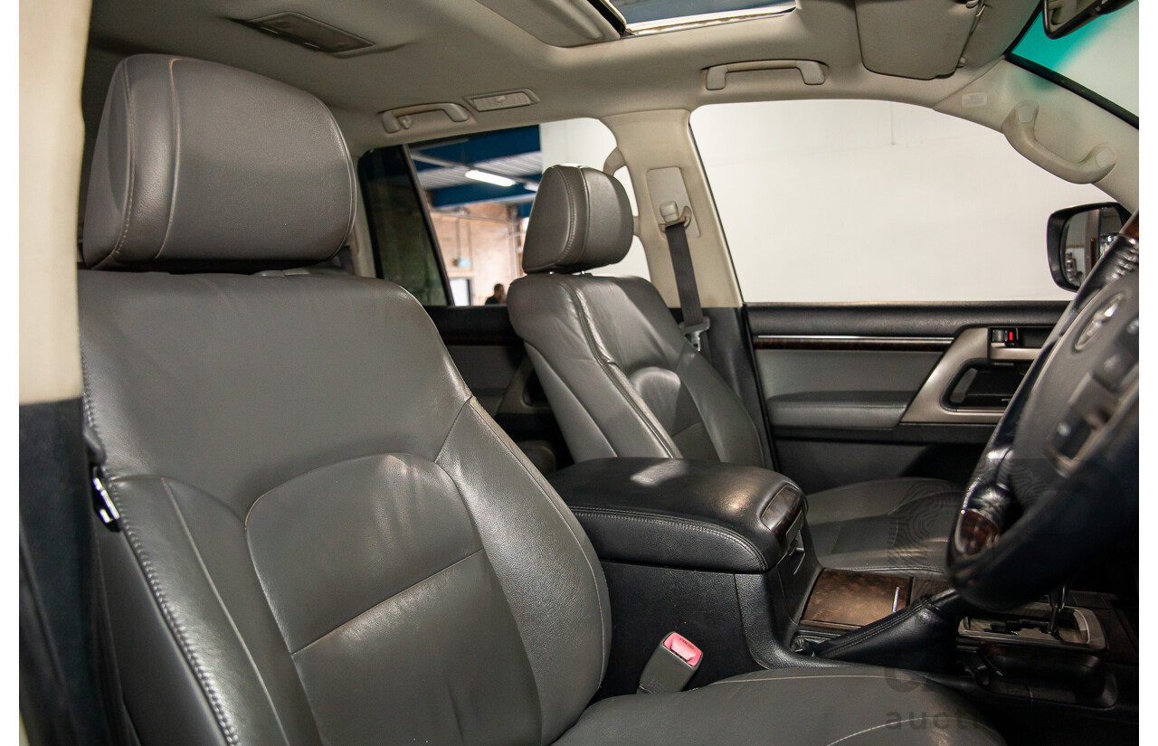 6/2009 Toyota Landcruiser Sahara (4x4) VDJ200R 09 UPGRADE 4d Wagon Crystal White Pearl Turbo Diesel V8 4.5L