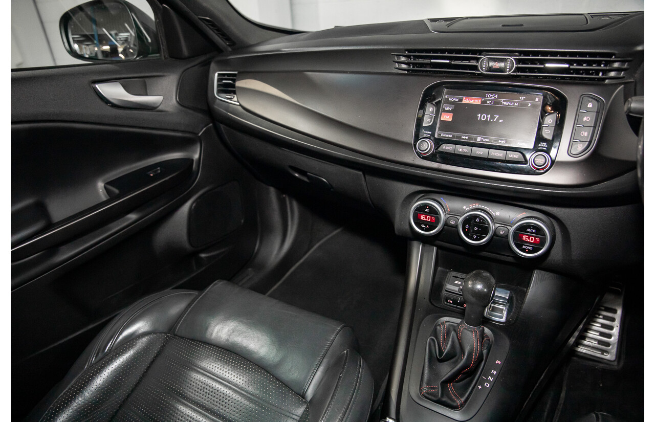 2/2015 Alfa Romeo Giulietta Distinctive MY15 5d Hatchback Alfa Black Turbo 1.4L