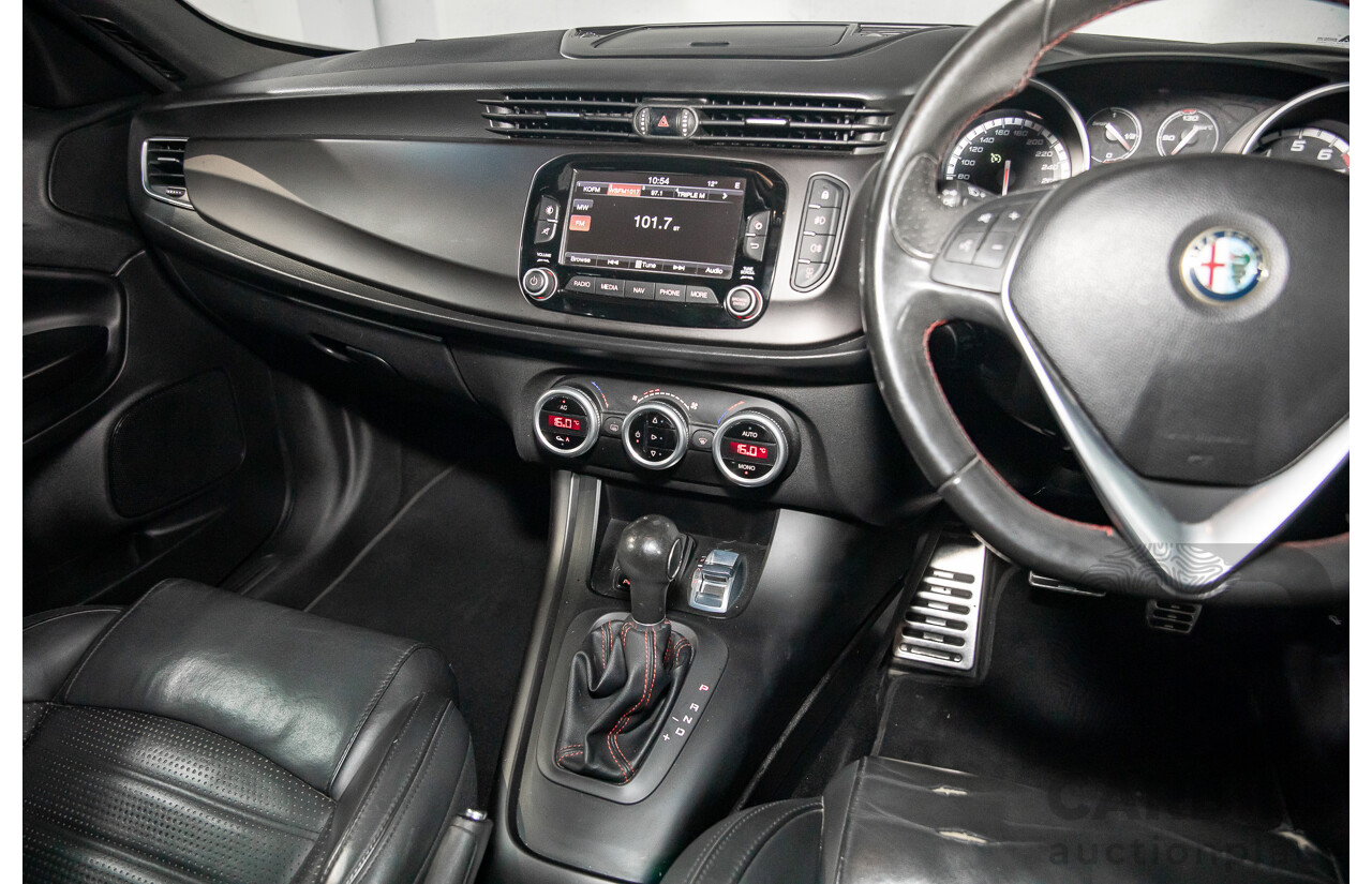 2/2015 Alfa Romeo Giulietta Distinctive MY15 5d Hatchback Alfa Black Turbo 1.4L