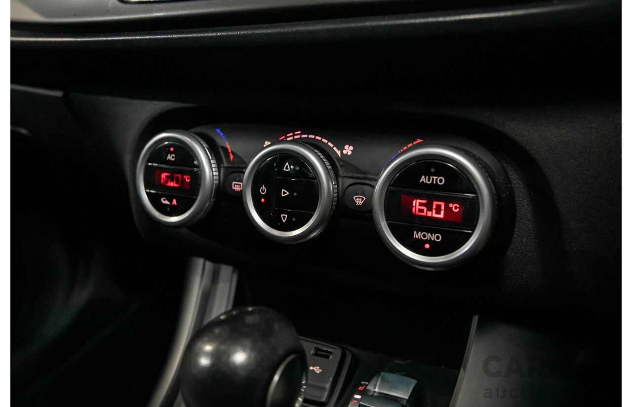 2/2015 Alfa Romeo Giulietta Distinctive MY15 5d Hatchback Alfa Black Turbo 1.4L