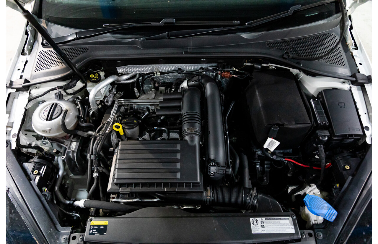 8/2013 Volkswagen Golf 90 TSI Comfortline AU 5d Hatchback Pure White Turbo 1.4L