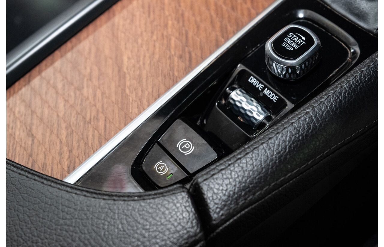 04/2021 Volvo XC90 D5 Inscription Polestar Upgrade (AWD) 256 MY21 4d Wagon Ice White Twin Turbo Diesel 2.0L