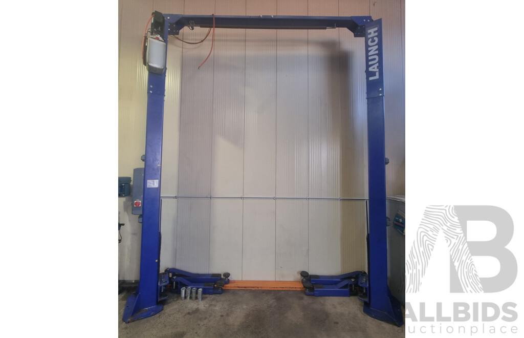 03/2011, Launch, Two-Post 4000KG Asymmetric Car Hoist