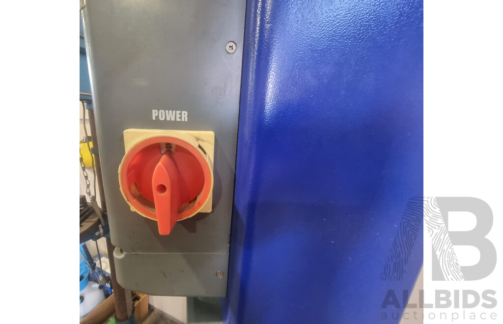 03/2011, Launch, Two-Post 4000KG Asymmetric Car Hoist