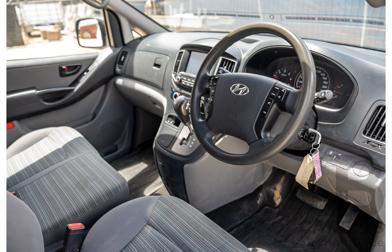 10/2020 Hyundai i-Load 3S TWIN SWING TQ4 MY21 4D Van Creamy White Turbo Diesel 2.5L