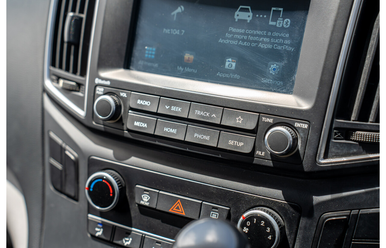 10/2020 Hyundai i-Load 3S TWIN SWING TQ4 MY21 4D Van Creamy White Turbo Diesel 2.5L