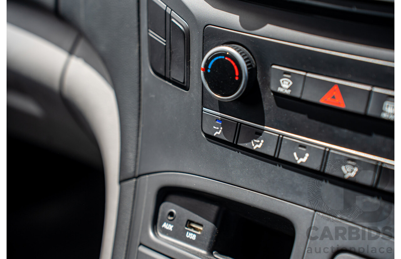 10/2020 Hyundai i-Load 3S TWIN SWING TQ4 MY21 4D Van Creamy White Turbo Diesel 2.5L