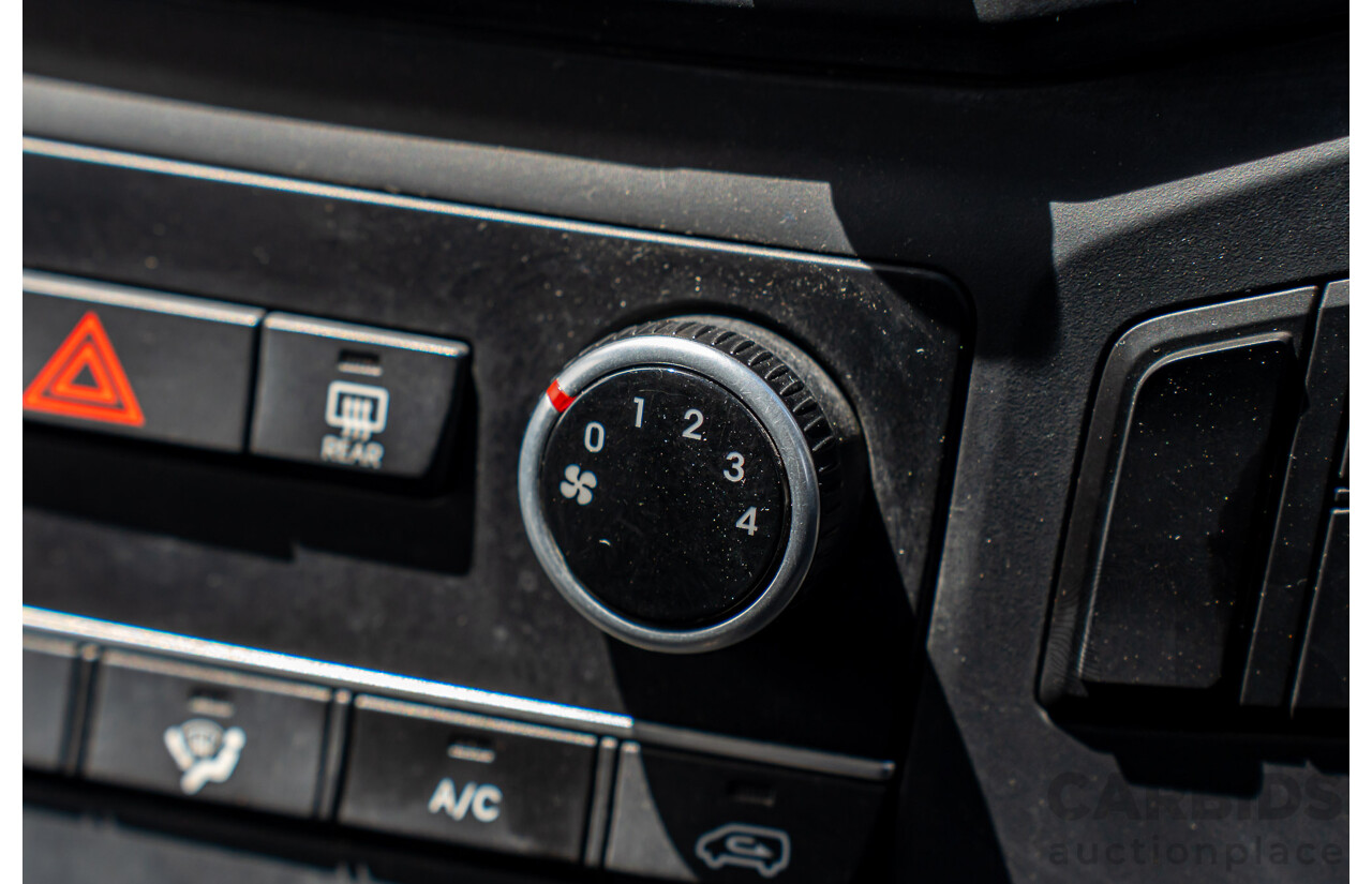 10/2020 Hyundai i-Load 3S TWIN SWING TQ4 MY21 4D Van Creamy White Turbo Diesel 2.5L