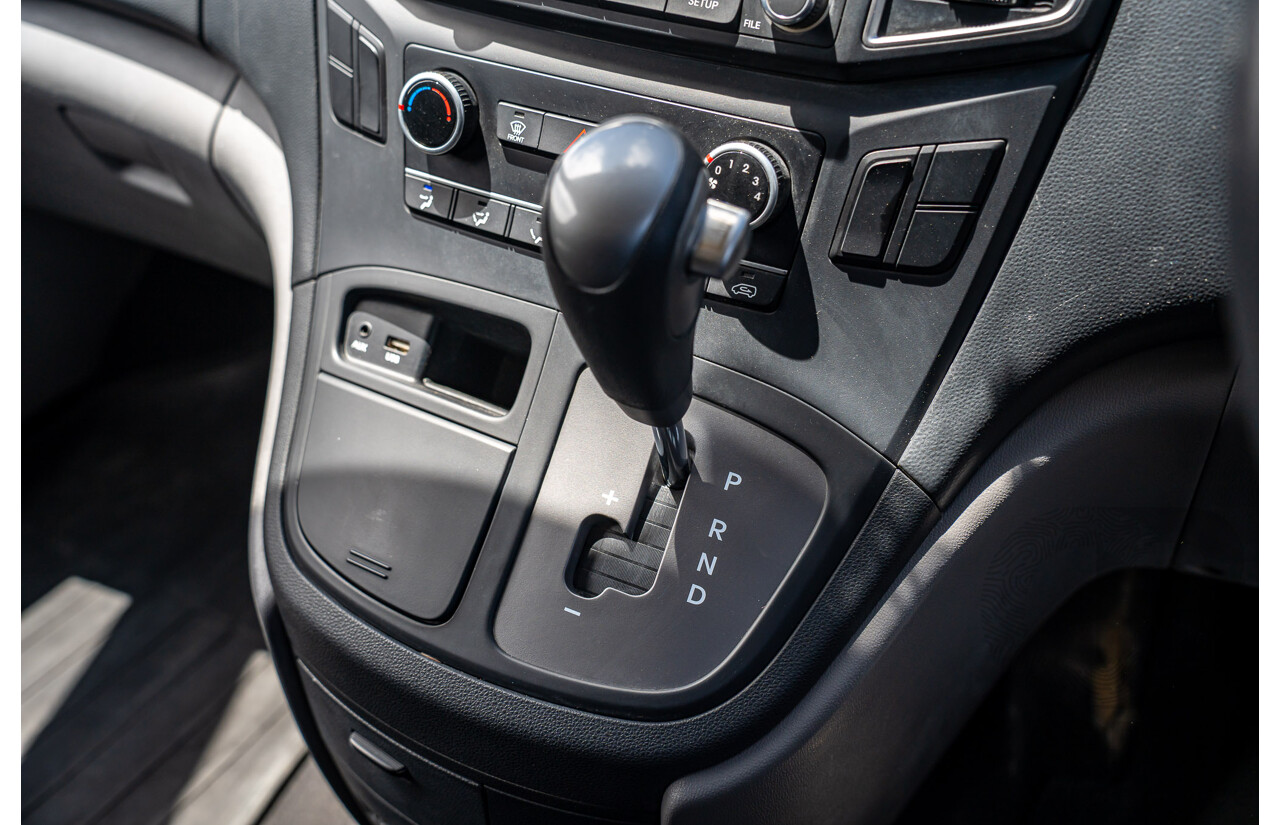 10/2020 Hyundai i-Load 3S TWIN SWING TQ4 MY21 4D Van Creamy White Turbo Diesel 2.5L