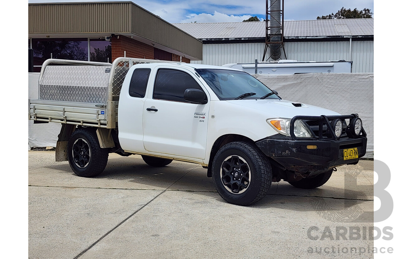 7/2005 Toyota Hilux SR (4x4) KUN26R X Cab C/Chas White 3.0L