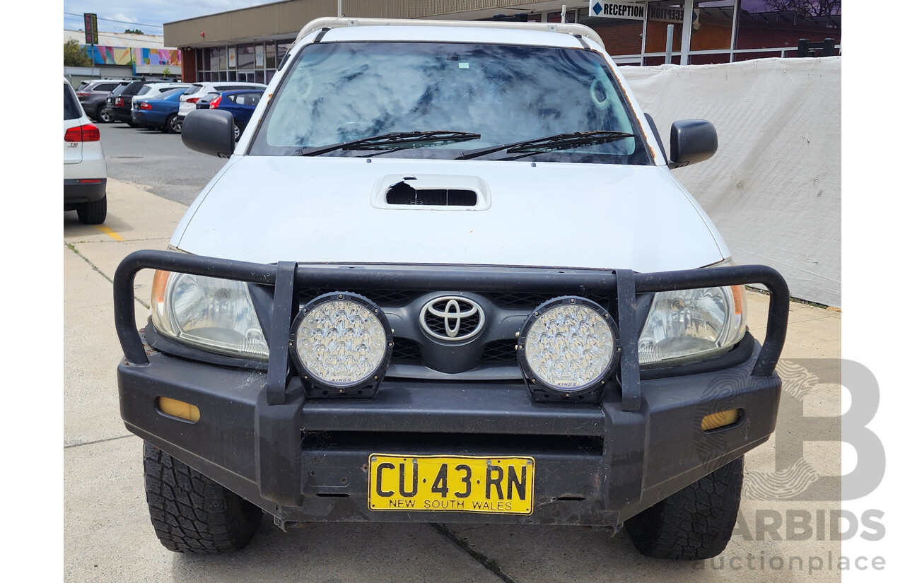7/2005 Toyota Hilux SR (4x4) KUN26R X Cab C/Chas White 3.0L