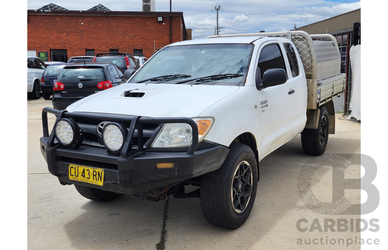 7/2005 Toyota Hilux SR (4x4) KUN26R X Cab C/Chas White 3.0L