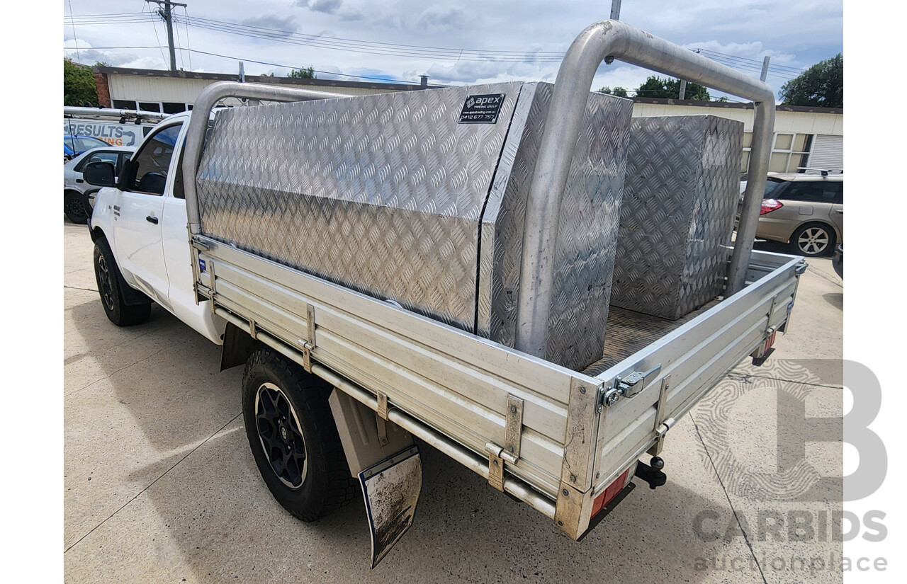 7/2005 Toyota Hilux SR (4x4) KUN26R X Cab C/Chas White 3.0L